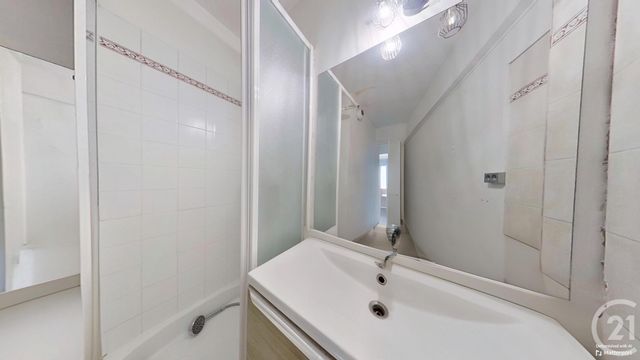 Appartement T3 à vendre - 3 pièces - 60.03 m2 - PARIS - 75009 - ILE-DE-FRANCE - Century 21 Cadet - Rochechouart