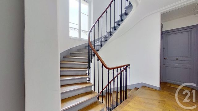 Appartement à vendre - 3 pièces - 50.48 m2 - PARIS - 75018 - ILE-DE-FRANCE - Century 21 Cadet - Rochechouart