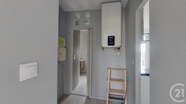 Afficher la photo en grand Appartement F1 à louer - 1 pièce - 30.0 m2 - PARIS - 75018 - ILE-DE-FRANCE - Century 21 Cadet - Rochechouart