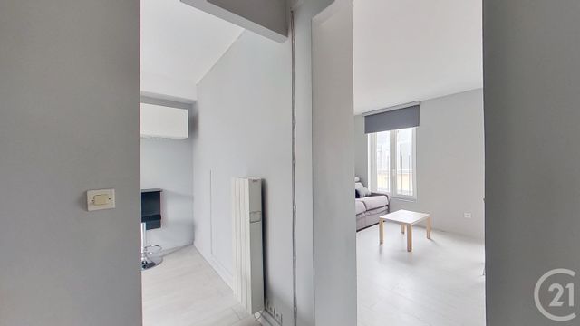 Afficher la photo en grand Appartement F1 à louer - 1 pièce - 30.0 m2 - PARIS - 75018 - ILE-DE-FRANCE - Century 21 Cadet - Rochechouart
