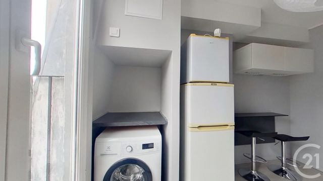 Afficher la photo en grand Appartement F1 à louer - 1 pièce - 30.0 m2 - PARIS - 75018 - ILE-DE-FRANCE - Century 21 Cadet - Rochechouart