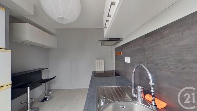 Afficher la photo en grand Appartement F1 à louer - 1 pièce - 30.0 m2 - PARIS - 75018 - ILE-DE-FRANCE - Century 21 Cadet - Rochechouart