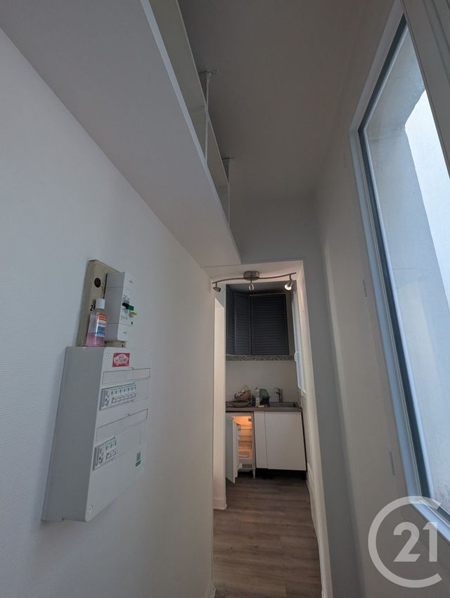 Appartement Studio à vendre - 1 pièce - 25.57 m2 - PARIS - 75018 - ILE-DE-FRANCE - Century 21 Cadet-Rochechouart