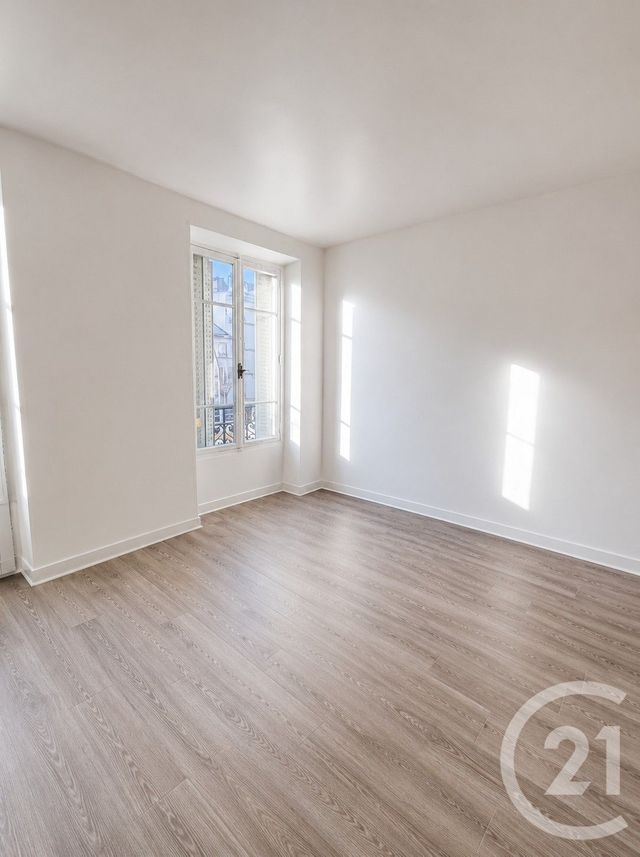 Appartement Studio à vendre - 1 pièce - 25.57 m2 - PARIS - 75018 - ILE-DE-FRANCE - Century 21 Cadet-Rochechouart