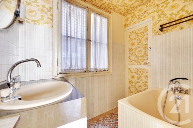 Appartement à vendre - 3 pièces - 75.74 m2 - PARIS - 75009 - ILE-DE-FRANCE - Century 21 Cadet-Rochechouart