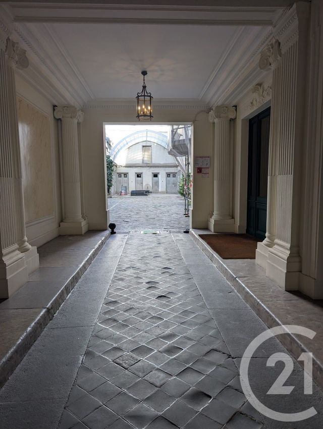 Appartement F2 à vendre - 2 pièces - 29.37 m2 - PARIS - 75008 - ILE-DE-FRANCE - Century 21 Cadet-Rochechouart